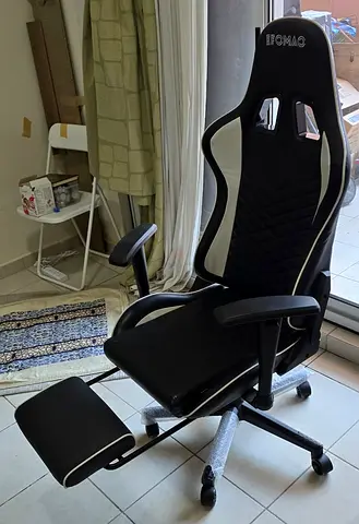 Gaming chair in PERFECT condition