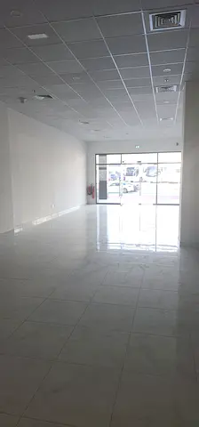 90 يومًا مجانًا بالقرب من محطة مترو الجداف. محل جديد للإيجار. مجهز بالكامل بتشطيبات فاخرة - ابدأ مشروعك اليوم