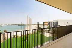 Single Row | Beachfront Villa | Spacious Garden