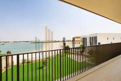 Single Row | Beachfront Villa | Spacious Garden
