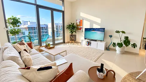 BRIGHT | FULLY FURNISHED | POOL & PARK VIEW