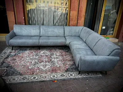 In Excellent condition Natuzzi Editions Corner sofa gray color