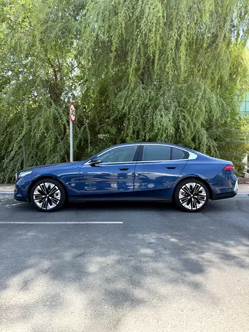 2026 BMW 5-SERIES 照片 3