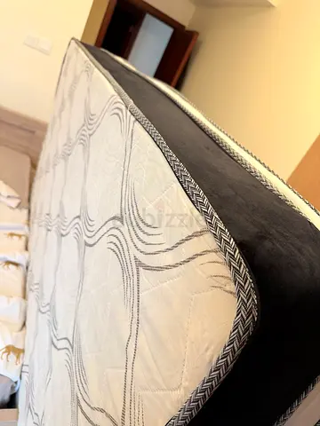 Queen size mattress in good condition