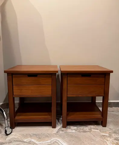 Pottery Barn Set Of 2 Nightstands