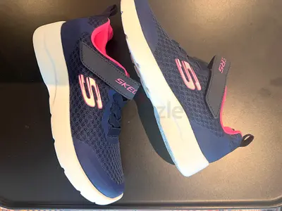 Skechers navy blue girls' sneakers with pink accents - size available34