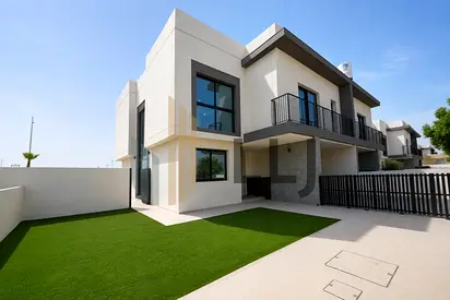 Single Row-Corner Unit |Golf View | First Occupier