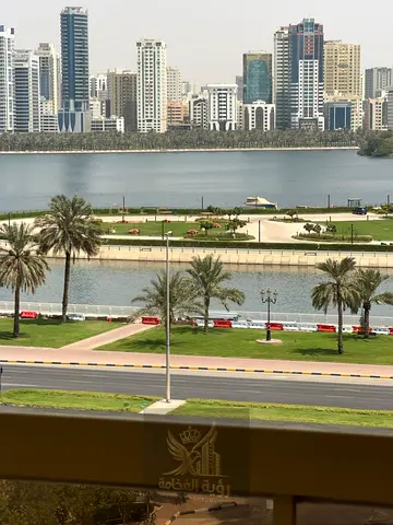 شقة الأحلام اللي هتخطف عينك من أول لحظة! تصميم أنيق، مساحات مريحة وموقع مميز، لتعيش أنت وعائلتك تجربة سكن راقية بكل معنى الكلمة.