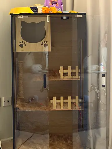 Large multi-level wooden cat enclosure / cat habitat with scratching posts