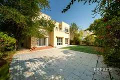 Meadows | Spacious Living Room | Big Landscaped Garden