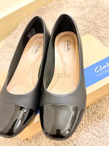 Clarks Collection Women’s Black Leather & Patent Toe Comfort Pumps - Size Unknown