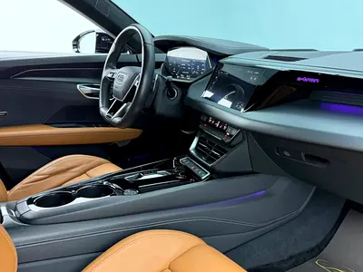 صورة 12 لـ 2022 AUDI E-TRON GT