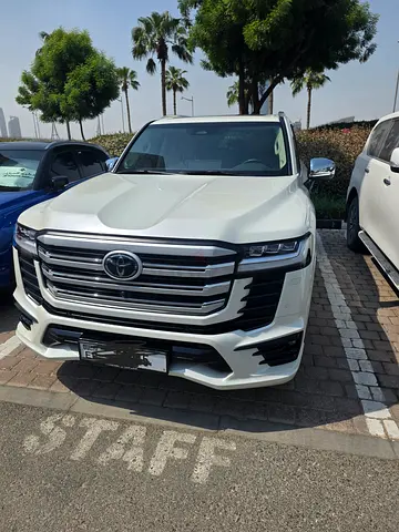 2025 Toyota Land Cruiser VXR 4.0 5k Km only