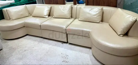 FOR SALE: Cream Curved Leather Sectional Sofa
Make your living room a luxury lounge!
FEATURES:
✅ G