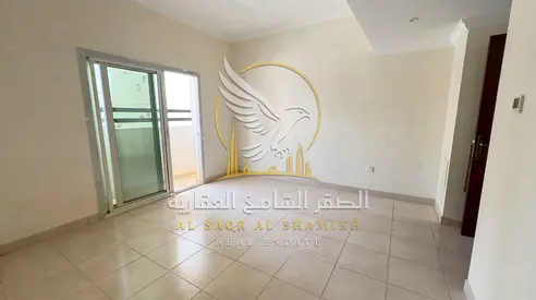 غرفة وصالة أول ساكن في القليعة تشطيب حديث سوبر ديلوكس بلكون بأطلالة مفتوحة موقع مميز قريب من شاطئ الحيرة ونادي السيدات