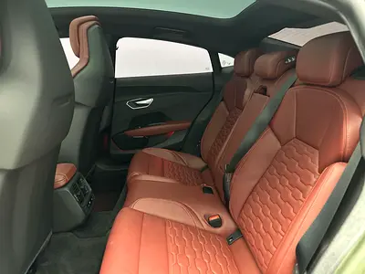 صورة 15 لـ 2023 AUDI E-TRON GT