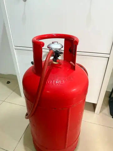 Gas cylinder with regulator