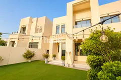 Single Row | Desert Backing | Pool and Park