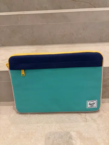 Dubsi Computer Classifieds: Herschel computer or laptop bag | dubizzle Dubai