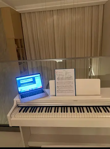 Yamaha ARIUS YPD 165 piano