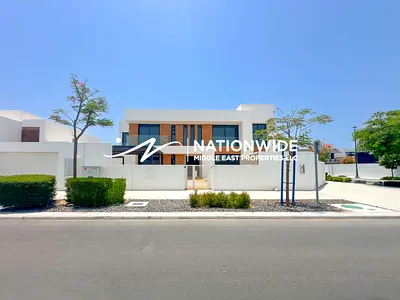 Single Row 5BR | Corner Villa | Luxurious Living