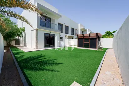 4Y | Single Row | Vacant | Spacious Backyard