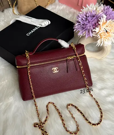 Chanel burgundy Gabrielle-style leather shoulder bag with gold chain (23 cm)