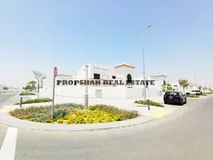 Double Row Corner Villa|Vacant| Family Community