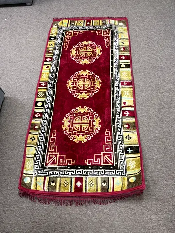 Brand new maroon Oriental-style runner rug in good condition
