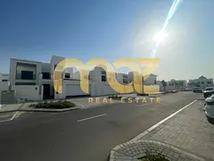 First Tenant | Single Row | Corner Unit