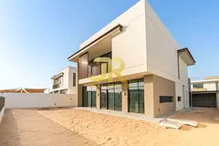 Area Expert | Open and Closed Kitchen | Landscaped
