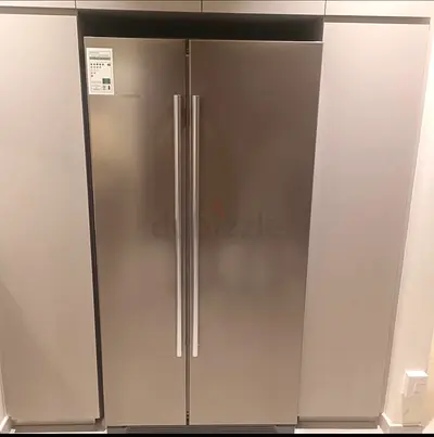 Siemens side by side large refrigerator neat and clean