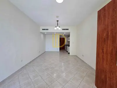 Large Studio | Vacant | No Parking | 12 Cheque Options