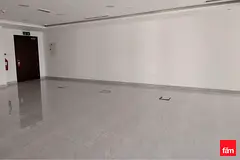 Customizable office unit with full amenities