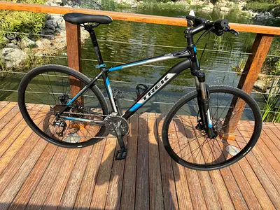 Trek Hybrid/Urban Bike - Lightweight frame, good condition