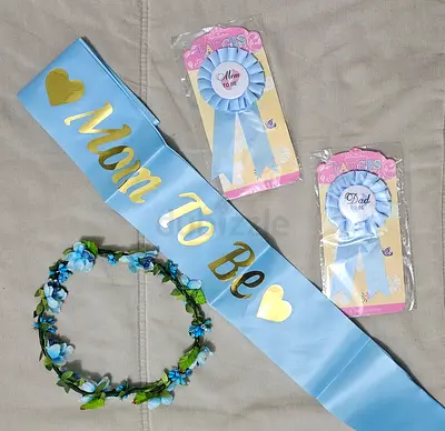 Mom-to-Be Sash with Floral Headband and 'Mom/Dad to Be' Badges - Light Blue Baby Shower Set