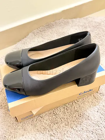 Clarks Collection Women’s Black Leather & Patent Toe Comfort Pumps - Size Unknown