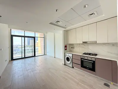 HUGE LAYOUT // LAGOON AND SKYLINE VIEW // FITTED KITCHEN