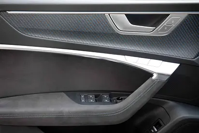 صورة 13 لـ 2025 AUDI RS6