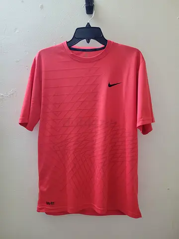 Used Nike Ladies Shirt (XXL Size)