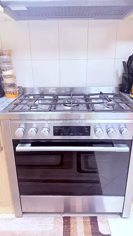 Stainless Steel 5-Burner Gas Range with Oven - Light Used Good Working Condition