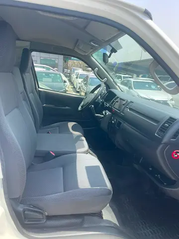 صورة 11 لـ 2018 Toyota HIACE