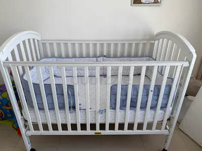 Baby Crib (Juniors brand) with full set