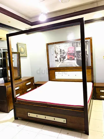 King Size Four-Poster Wooden Bed with Mattress and Matching Nightstands