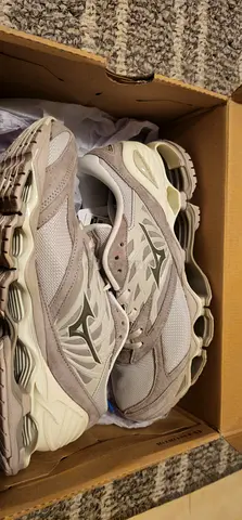 Mizuno Wave Rider-style Running Shoes premium - Light Grey, Barely Worn