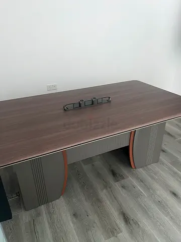 Meeting table