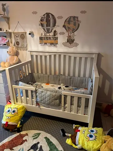 Pottery Barn Kendall 4in1 White Convertible Crib/ Toddler Bed with Rails and Matrress