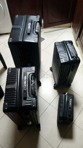 Set of 4 black hard-shell suitcases – small to large, used