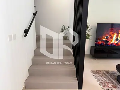 خصوصية وإطلالة حديقة في الشارقة المستدامة | فيلا زاوية 4 غرف | مجددة بالكامل | 3.3 مليون