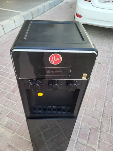 Bottom load water dispenser